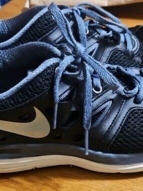 Nike Women's Grey and Black Athletic Running Shoes
